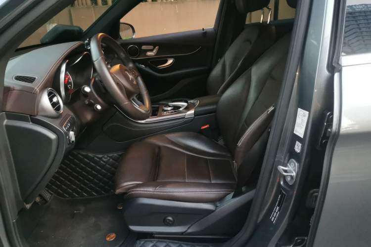 Used Mercedes-Benz GLC 2017 GLC 300 4MATIC Sport Edition Left Front Seat