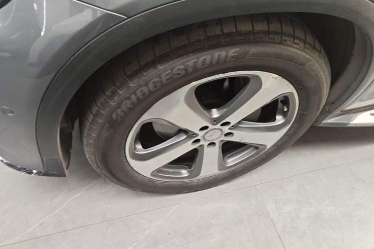 Used Mercedes-Benz GLC 2017 GLC 260 4MATIC Luxury Model Left Front Wheel Hub