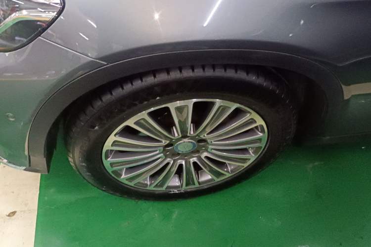 Used Mercedes-Benz GLC 2017 GLC 260 4MATIC Dynamic Edition Left Front Wheel Hub