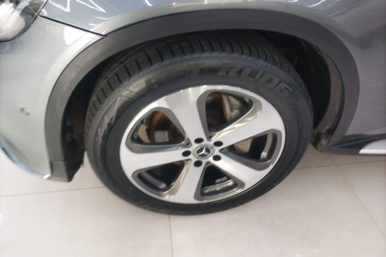 Used Mercedes-Benz GLC 2017 GLC 260 4MATIC Luxury Model Left Front Wheel Hub