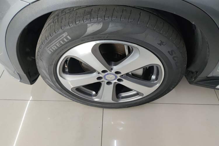 Used Mercedes-Benz GLC 2017 GLC 260 4MATIC Luxury Model Left Front Wheel Hub