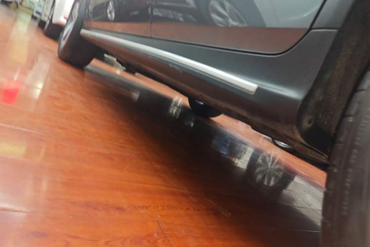 Used Mercedes-Benz GLC 2017 GLC 260 4MATIC Luxury Model Left Side Sill