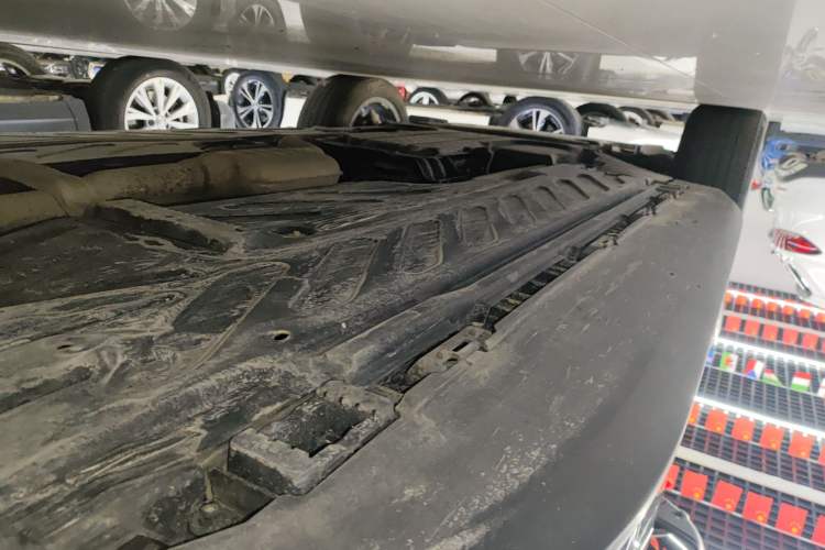 Used Mercedes-Benz GLC 2017 GLC 260 4MATIC Luxury Model Left Side Sill