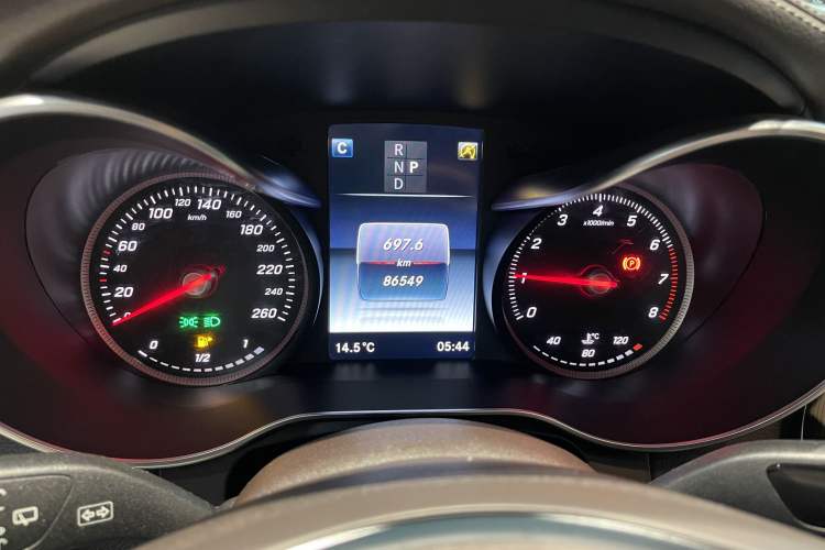 Used Mercedes-Benz GLC 2017 GLC 300 4MATIC Sport Edition Odometer Close Up