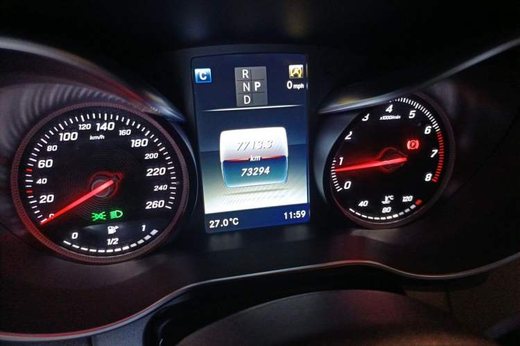 Used Mercedes-Benz GLC 2017 GLC 260 4MATIC Dynamic Edition Odometer Close Up