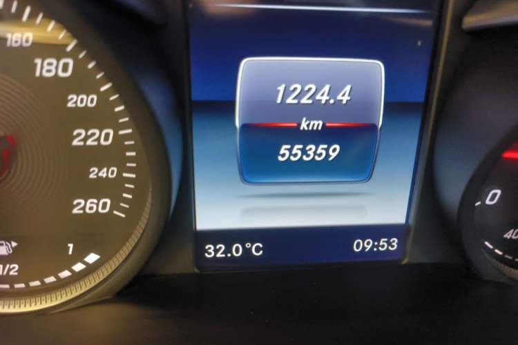 Used Mercedes-Benz GLC 2017 GLC 200 4MATIC Odometer Close Up