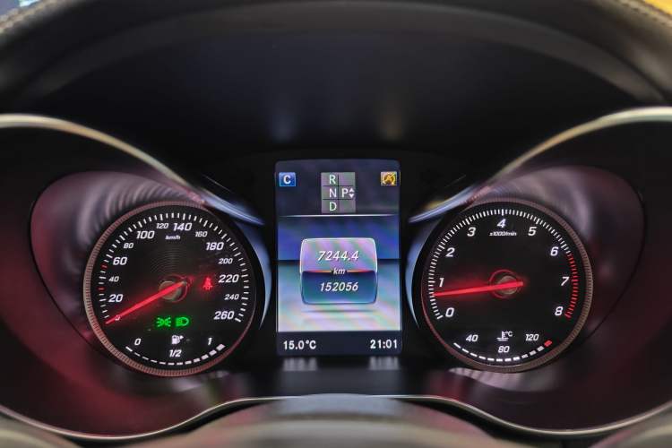 Used Mercedes-Benz GLC 2017 GLC 260 4MATIC Luxury Model Odometer Close Up