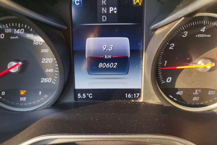 Used Mercedes-Benz GLC 2017 GLC 260 4MATIC Dynamic Edition Odometer Close Up