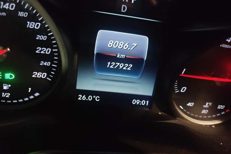 Used Mercedes-Benz GLC 2017 GLC 200 4MATIC Odometer Close Up