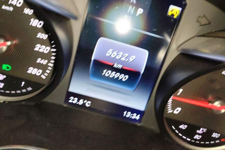 Used Mercedes-Benz GLC 2017 GLC 260 4MATIC Luxury Model Odometer Close Up
