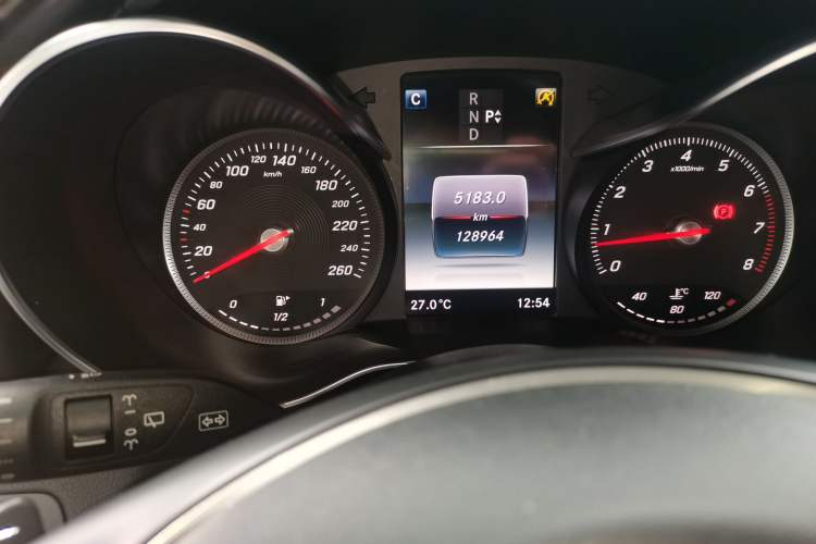 Used Mercedes-Benz GLC 2017 GLC 260 4MATIC Dynamic Edition Odometer Close Up