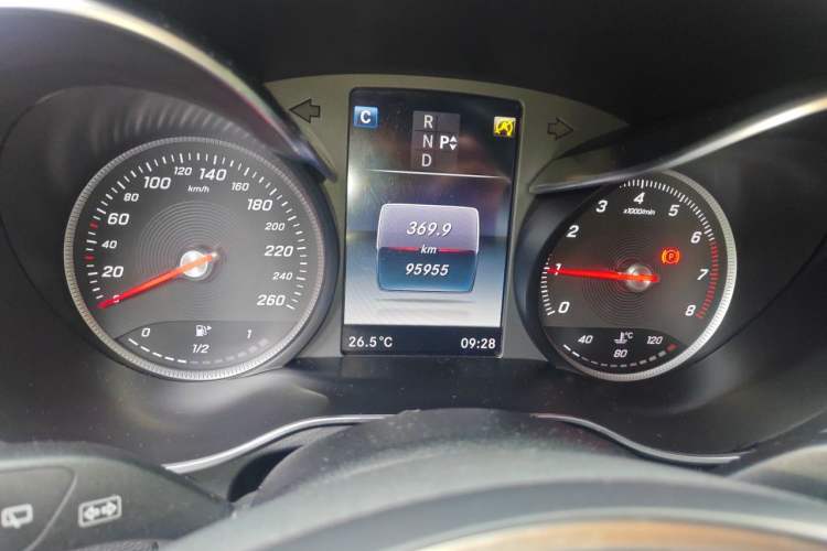 Used Mercedes-Benz GLC 2017 GLC 200 4MATIC Odometer Close Up