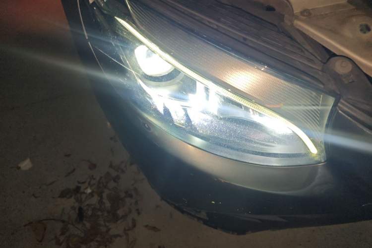 Used Mercedes-Benz GLC 2017 GLC 260 4MATIC Luxury Model Right Front Headlight