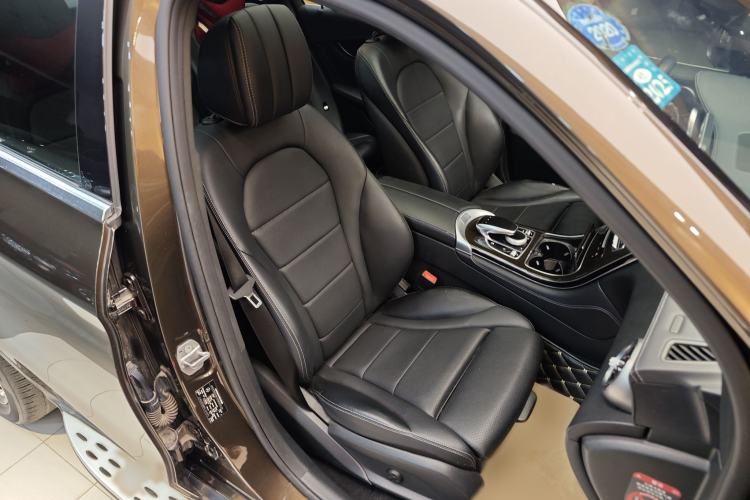 Used Mercedes-Benz GLC 2017 GLC 260 4MATIC Luxury Model Right Front Seat