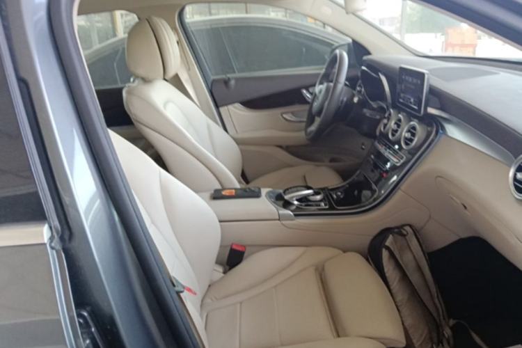 Used Mercedes-Benz GLC 2017 GLC 260 4MATIC Dynamic Edition Right Front Seat