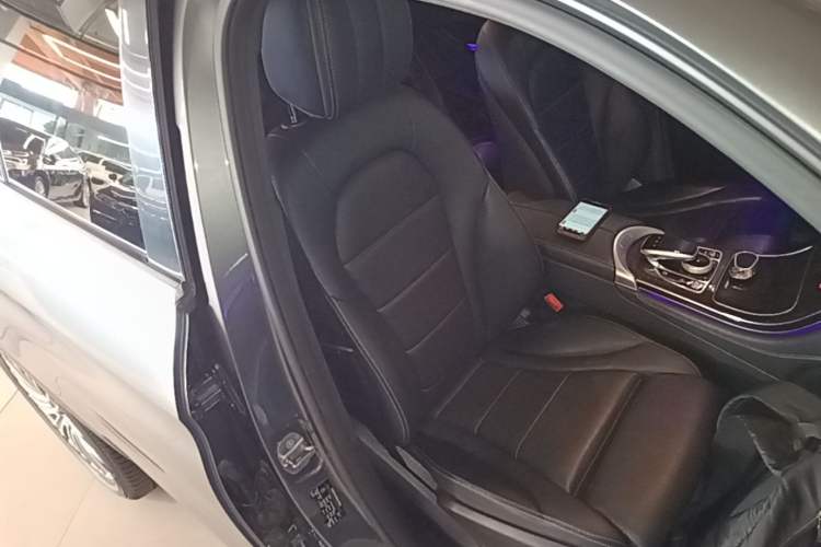 Used Mercedes-Benz GLC 2017 GLC 260 4MATIC Dynamic Edition Right Front Seat