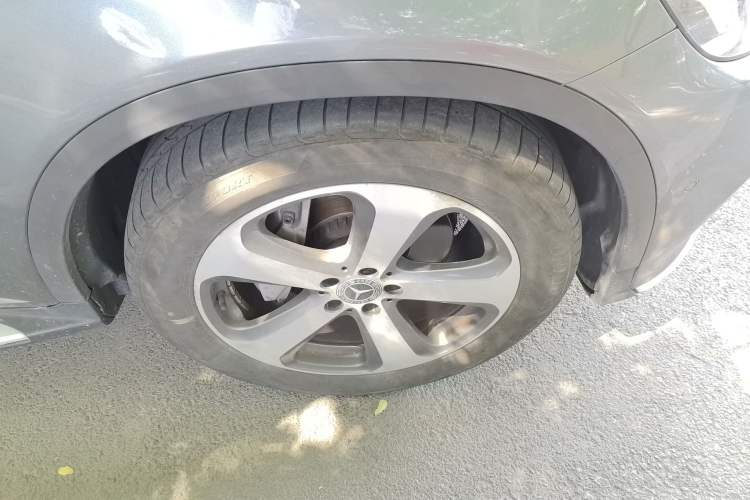 Used Mercedes-Benz GLC 2017 GLC 260 4MATIC Luxury Model Right Front Wheel Hub