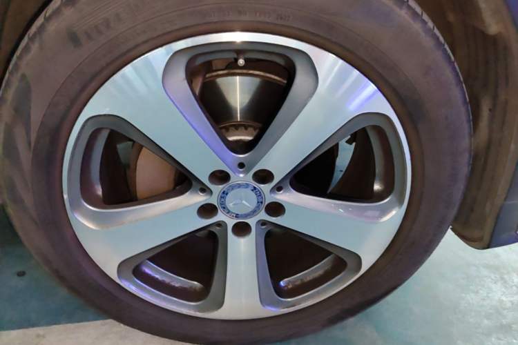 Used Mercedes-Benz GLC 2017 GLC 260 4MATIC Luxury Model Right Front Wheel Hub