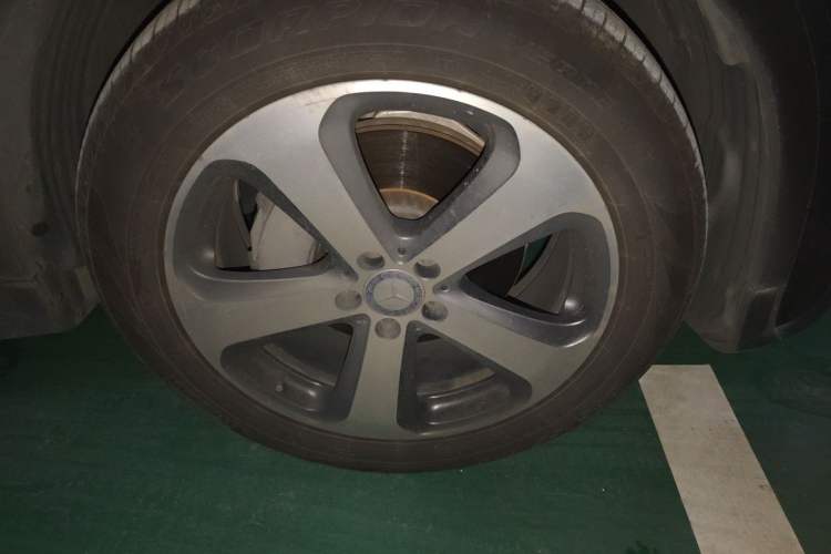 Used Mercedes-Benz GLC 2017 GLC 260 4MATIC Luxury Model Right Front Wheel Hub