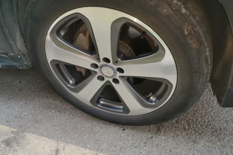 Used Mercedes-Benz GLC 2017 GLC 300 4MATIC Sport Edition Right Front Wheel Hub