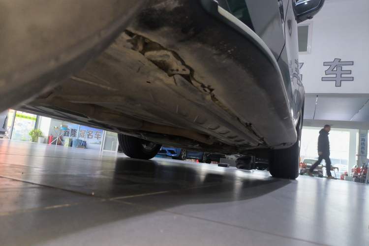 Used Mercedes-Benz GLC 2017 GLC 300 4MATIC Sport Edition Right Side Sill
