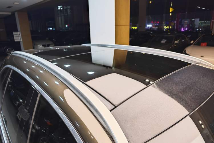 Used Mercedes-Benz GLC 2017 GLC 260 4MATIC Luxury Model Roof