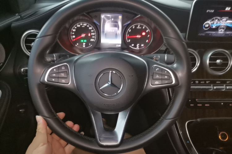 Used Mercedes-Benz GLC 2017 GLC 260 4MATIC Dynamic Edition Steering Wheel
