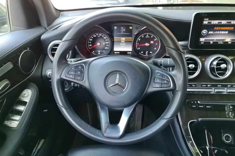 Used Mercedes-Benz GLC 2017 GLC 260 4MATIC Luxury Model Steering Wheel