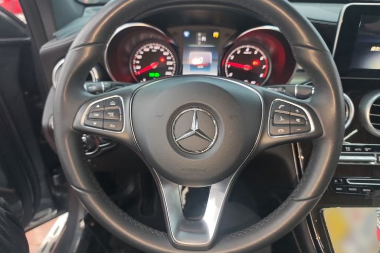 Used Mercedes-Benz GLC 2017 GLC 260 4MATIC Luxury Model Steering Wheel