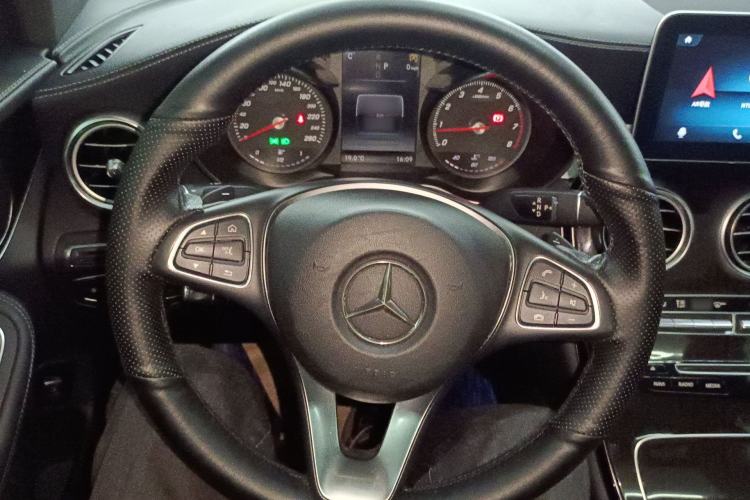 Used Mercedes-Benz GLC 2017 GLC 260 4MATIC Dynamic Edition Steering Wheel