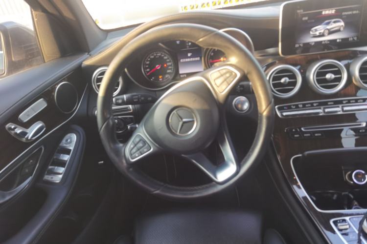 Used Mercedes-Benz GLC 2017 GLC 260 4MATIC Dynamic Edition Steering Wheel