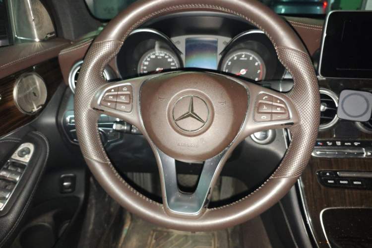 Used Mercedes-Benz GLC 2017 GLC 260 4MATIC Luxury Model Steering Wheel