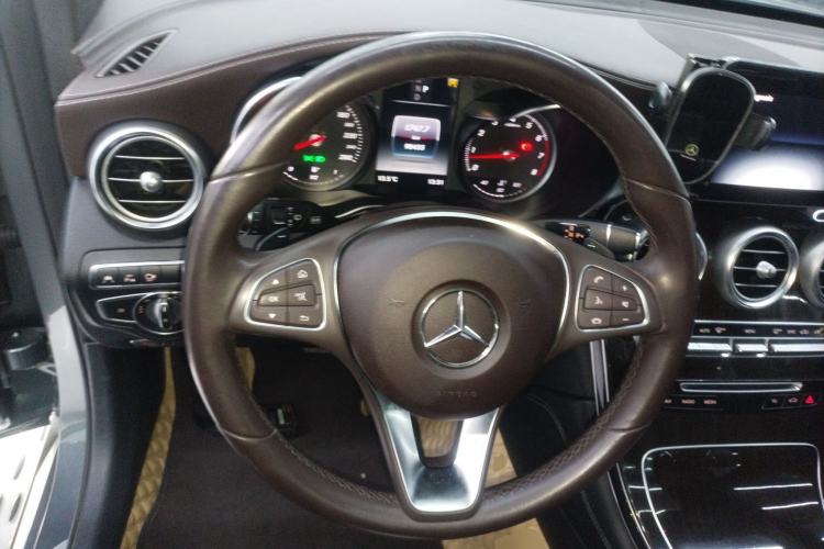 Used Mercedes-Benz GLC 2017 GLC 260 4MATIC Luxury Model Steering Wheel