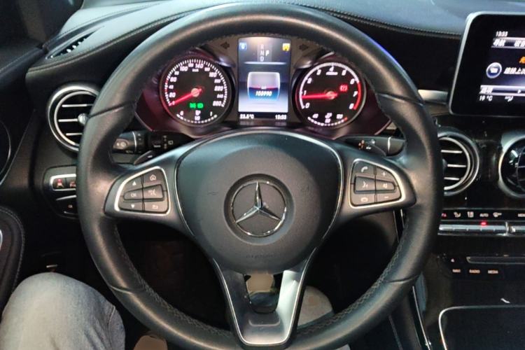 Used Mercedes-Benz GLC 2017 GLC 260 4MATIC Luxury Model Steering Wheel