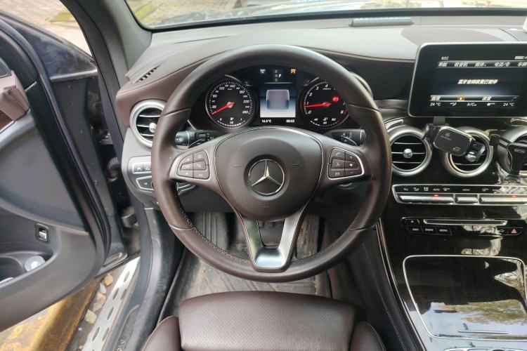 Used Mercedes-Benz GLC 2017 GLC 260 4MATIC Luxury Model Steering Wheel