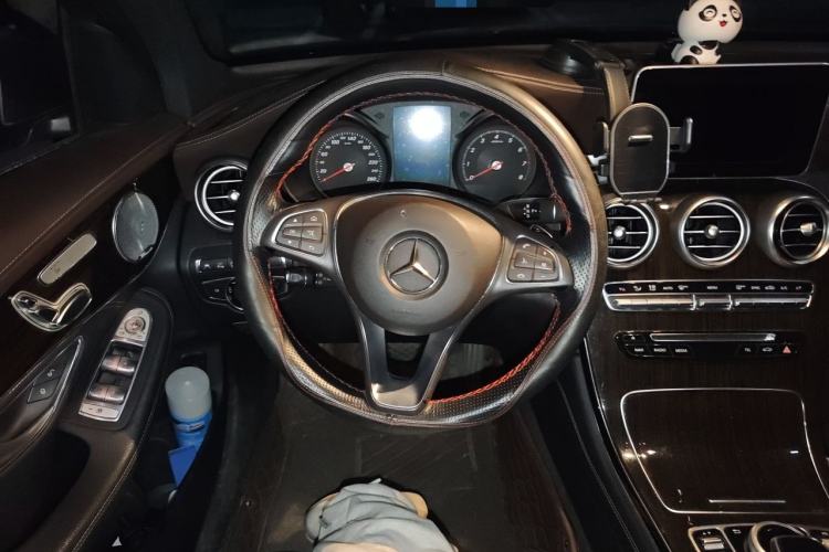 Used Mercedes-Benz GLC 2017 GLC 260 4MATIC Luxury Model Steering Wheel