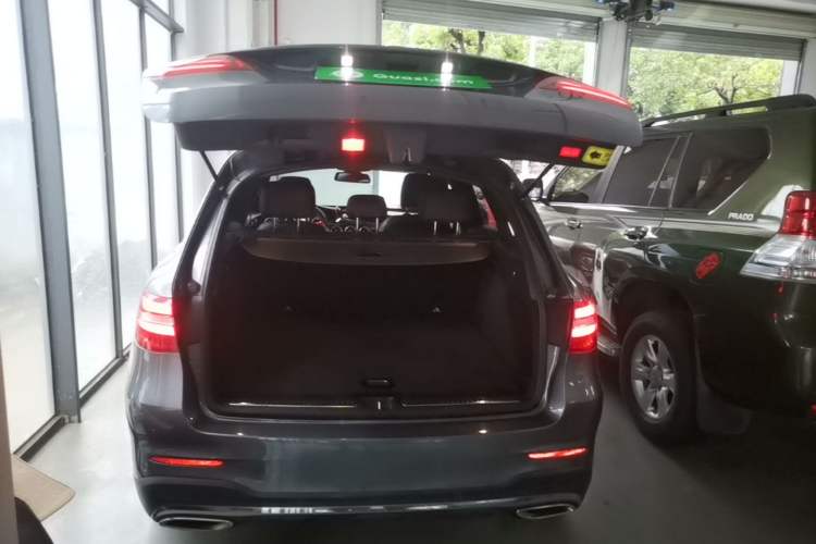 Used Mercedes-Benz GLC 2017 GLC 260 4MATIC Dynamic Edition Trunk