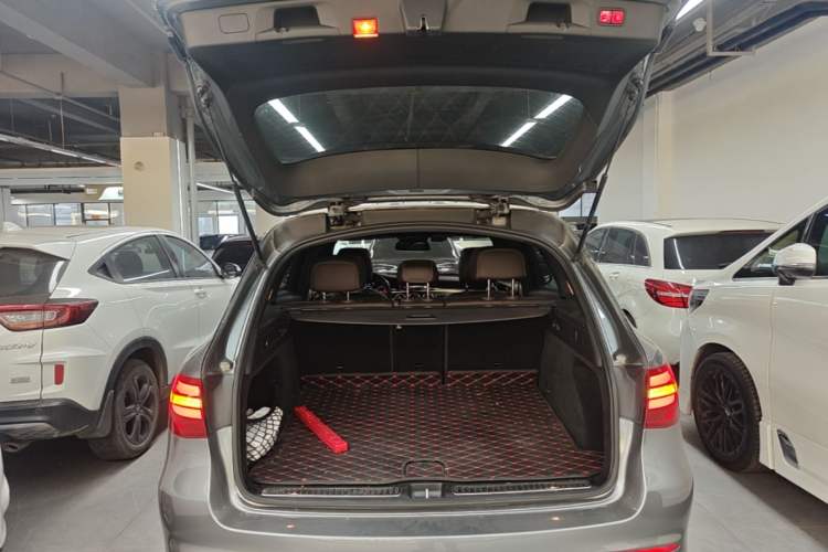 Used Mercedes-Benz GLC 2017 GLC 260 4MATIC Luxury Model Trunk