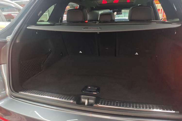 Used Mercedes-Benz GLC 2017 GLC 260 4MATIC Luxury Model Trunk