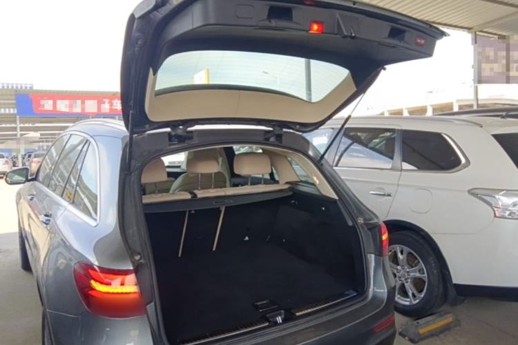Used Mercedes-Benz GLC 2017 GLC 260 4MATIC Dynamic Edition Trunk