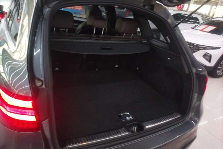 Used Mercedes-Benz GLC 2017 GLC 260 4MATIC Luxury Model Trunk