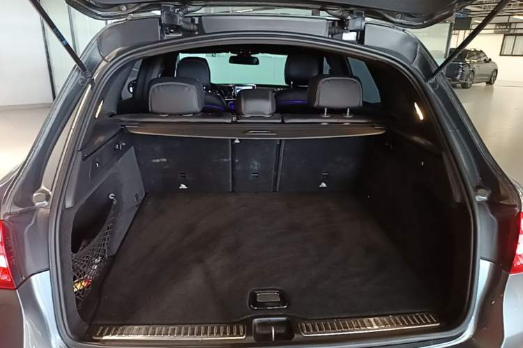 Used Mercedes-Benz GLC 2017 GLC 260 4MATIC Dynamic Edition Trunk