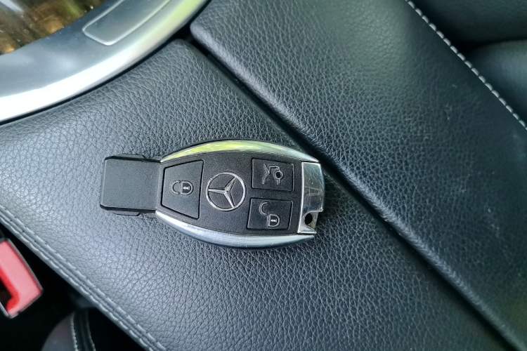 Used Mercedes-Benz GLC 2017 GLC 260 4MATIC Luxury Model Vehicle Key