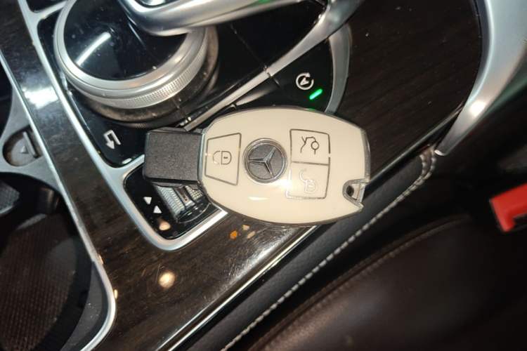 Used Mercedes-Benz GLC 2017 GLC 260 4MATIC Luxury Model Vehicle Key