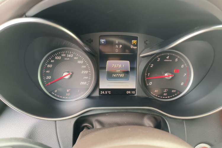 Used Mercedes-Benz GLC 2017 GLC 260 4MATIC Luxury Model Odometer Close Up