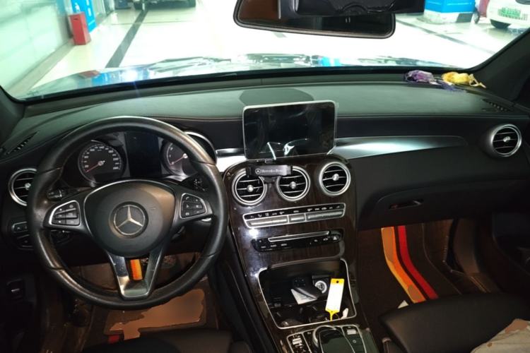 Used Mercedes-Benz GLC 2017 GLC 260 4MATIC Luxury Model Center Console