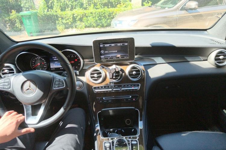 Used Mercedes-Benz GLC 2017 GLC 260 4MATIC Dynamic Edition Center Console