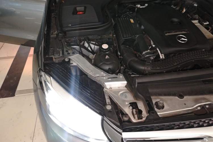 Used Mercedes-Benz GLC 2017 GLC 260 4MATIC Luxury Model Engine Bay Right