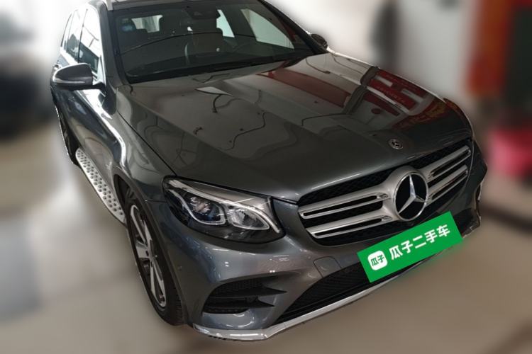 Used Mercedes-Benz GLC 2017 GLC 260 4MATIC Luxury Model Front Right 45 Deg