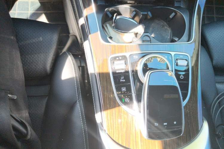 Used Mercedes-Benz GLC 2017 GLC 260 4MATIC Dynamic Edition Gear Lever